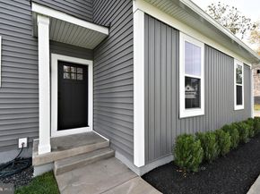 942 Stein Court, Warminster PA 18974