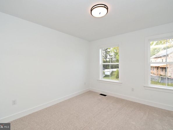 942 Stein Court, Warminster PA 18974