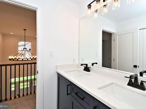 942 Stein Court, Warminster PA 18974