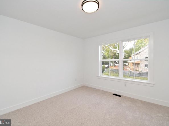 942 Stein Court, Warminster PA 18974