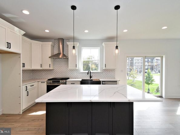 942 Stein Court, Warminster PA 18974