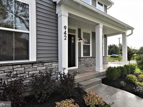 942 Stein Court, Warminster PA 18974