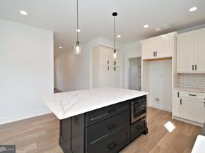 942 Stein Court, Warminster PA 18974