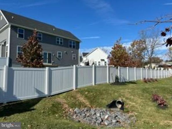 942 Stein Court, Warminster PA 18974