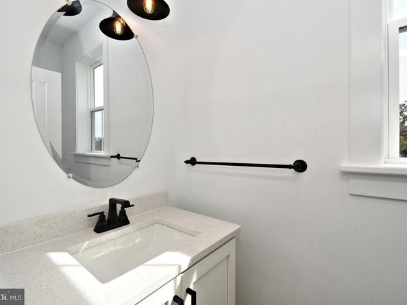 942 Stein Court, Warminster PA 18974