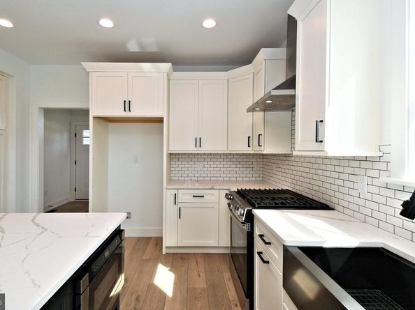 942 Stein Court, Warminster PA 18974