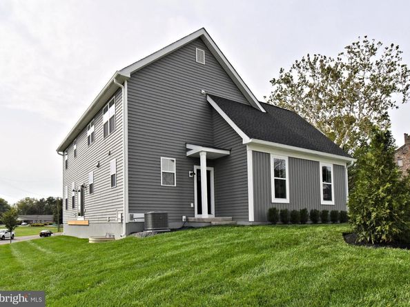 942 Stein Court, Warminster PA 18974