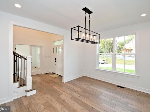 942 Stein Court, Warminster PA 18974