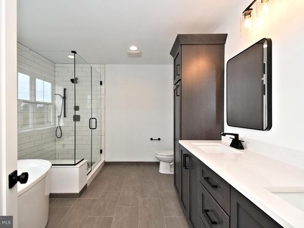 942 Stein Court, Warminster PA 18974