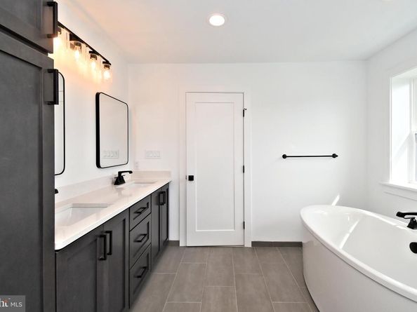 942 Stein Court, Warminster PA 18974