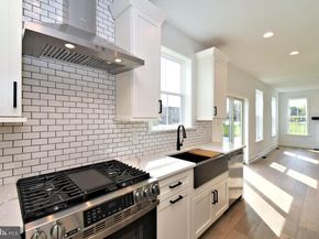 942 Stein Court, Warminster PA 18974