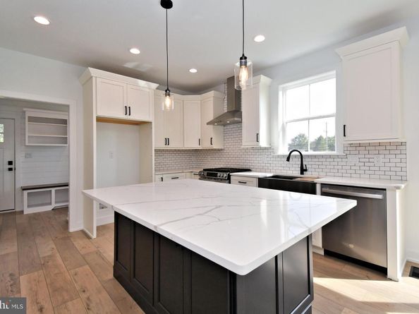 942 Stein Court, Warminster PA 18974