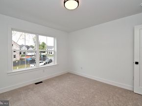 942 Stein Court, Warminster PA 18974