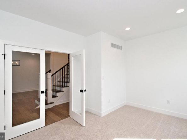 942 Stein Court, Warminster PA 18974