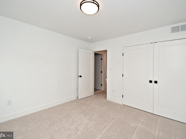 942 Stein Court, Warminster PA 18974