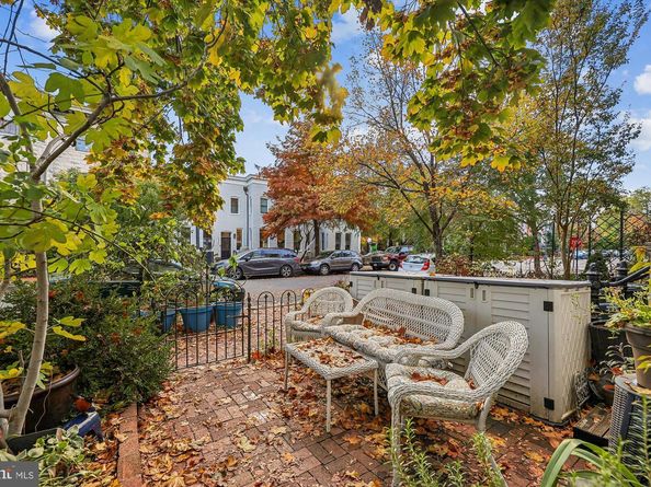 811 Massachusetts Avenue NE, Washington DC 20002