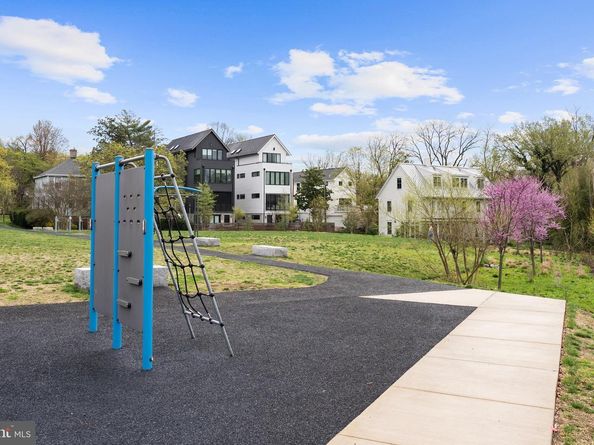 4491 Macarthur Boulevard NW 303, Washington DC 20007