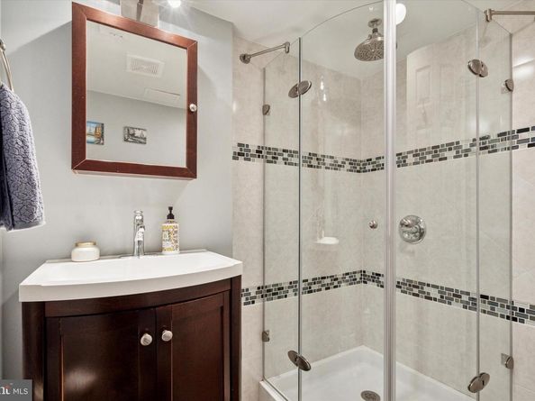 416 Hermit Street, Philadelphia PA 19128