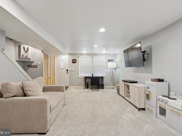 416 Hermit Street, Philadelphia PA 19128