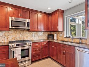 1336 N Ivanhoe Street N, Alexandria VA 22304