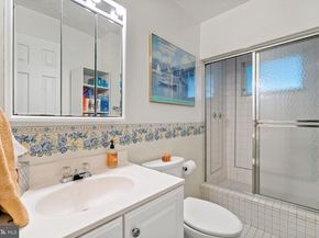 1336 N Ivanhoe Street N, Alexandria VA 22304