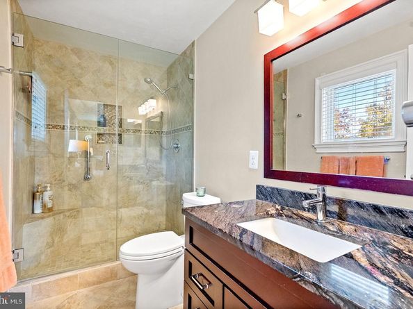 1336 N Ivanhoe Street N, Alexandria VA 22304