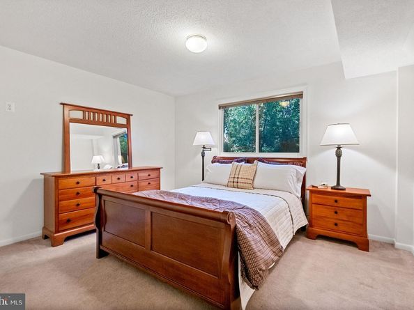 1336 N Ivanhoe Street N, Alexandria VA 22304