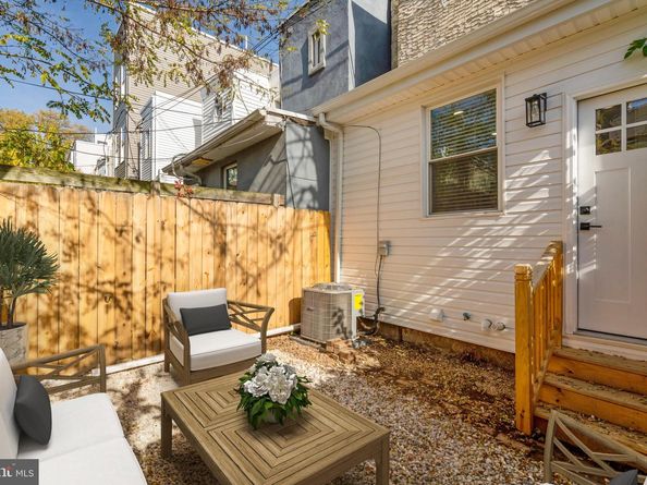 1424 N Dover Street, Philadelphia PA 19121