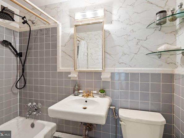 4200 Cathedral Avenue NW 812, Washington DC 20016