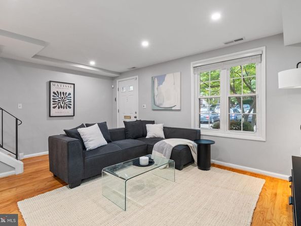 3823 Jay Avenue, Alexandria VA 22302