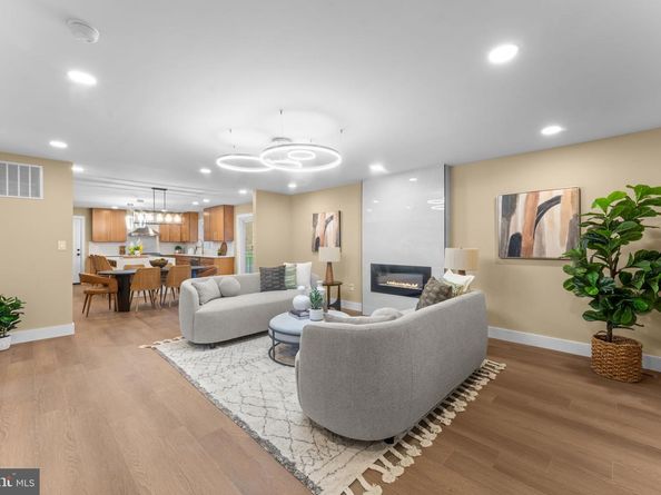 10333 Hickory Forest Drive, Oakton VA 22124