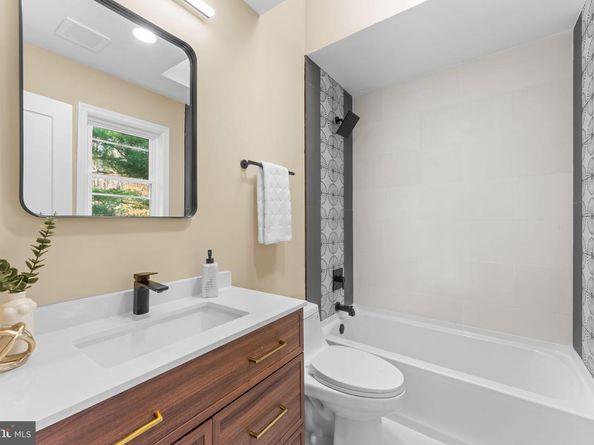 10333 Hickory Forest Drive, Oakton VA 22124