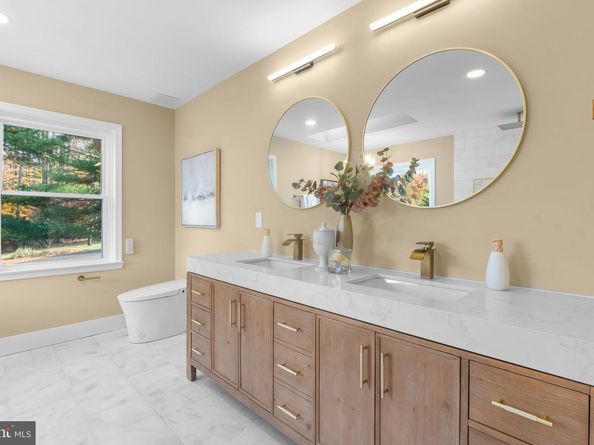 10333 Hickory Forest Drive, Oakton VA 22124