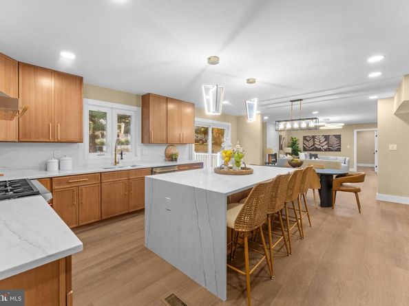 10333 Hickory Forest Drive, Oakton VA 22124