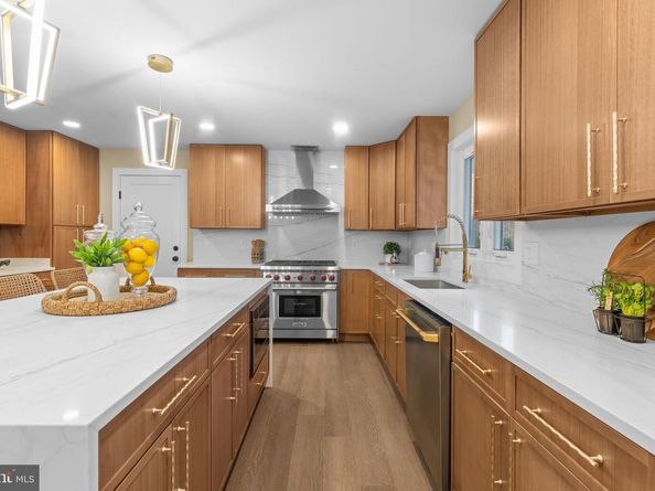 10333 Hickory Forest Drive, Oakton VA 22124