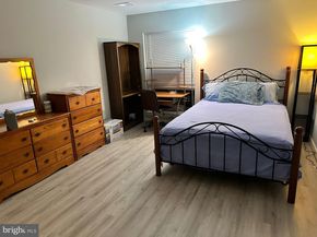 565 Florida Avenue 201, Herndon VA 20170