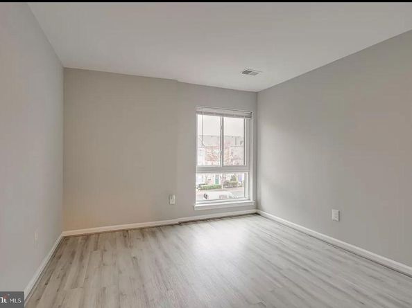 565 Florida Avenue 201, Herndon VA 20170