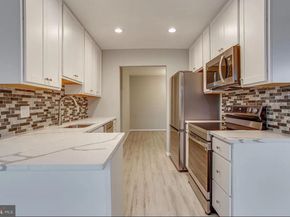 565 Florida Avenue 201, Herndon VA 20170