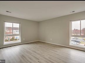 565 Florida Avenue 201, Herndon VA 20170