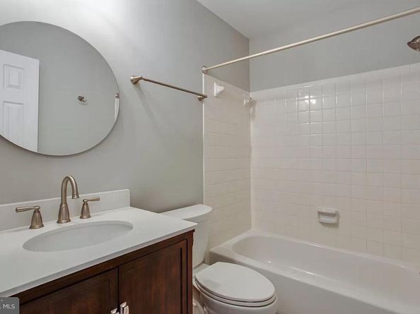 565 Florida Avenue 201, Herndon VA 20170