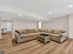 8601 Split Oak Circle, Bethesda MD 20817