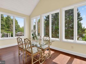 8601 Split Oak Circle, Bethesda MD 20817