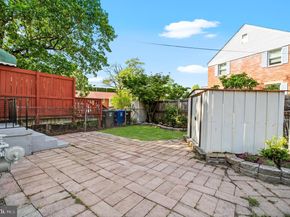 2621 S Four Mile Run Drive, Arlington VA 22206