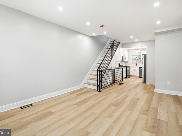 2040 Fernon Street, Philadelphia PA 19145