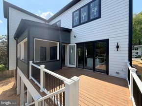 1110 Hillcrest Drive SW, Vienna VA 22180