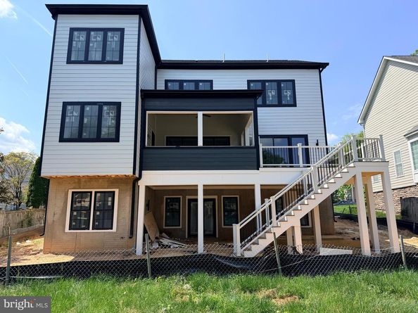 1110 Hillcrest Drive SW, Vienna VA 22180