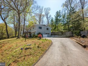 6439 Lakeview Drive, Falls Church VA 22041