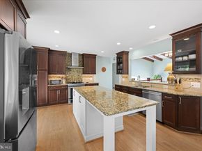6439 Lakeview Drive, Falls Church VA 22041