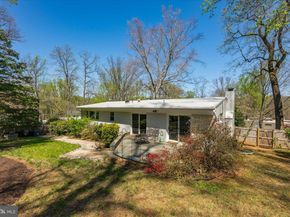 6439 Lakeview Drive, Falls Church VA 22041