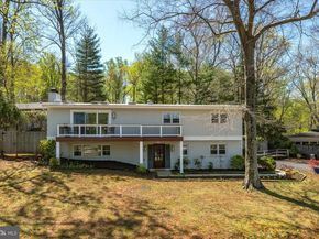 6439 Lakeview Drive, Falls Church VA 22041